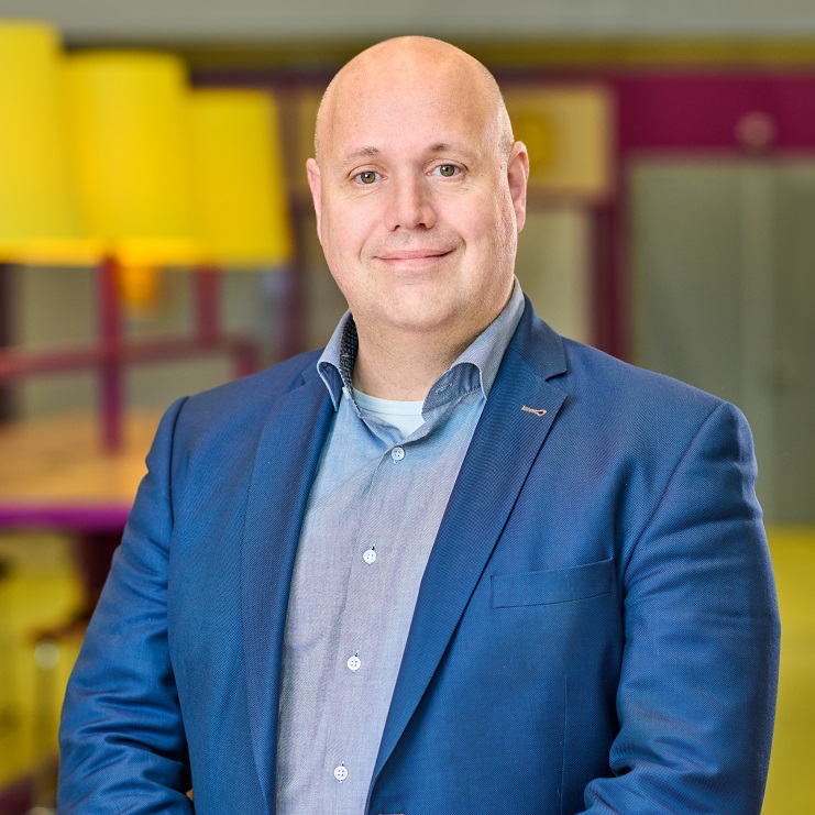 Dhr. Drs. J.C.E. (Juliën) Koog